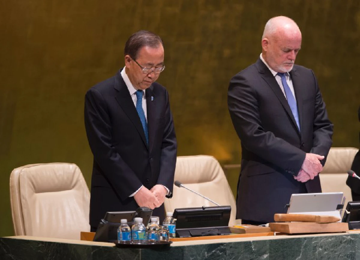 ยูเอ็นจีเอยืนสงบนิ่งไว้อาลัยถวายในหลวงรัชกาลที่9