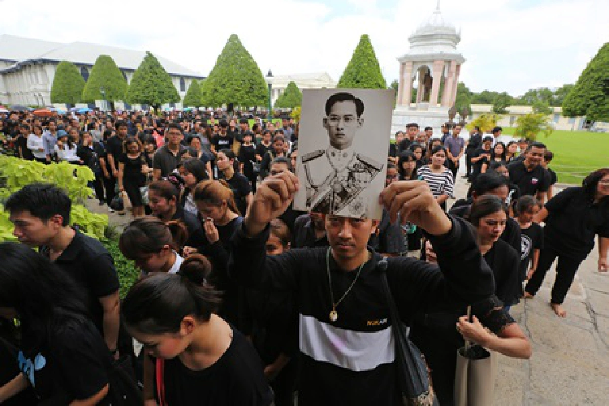 สำนักพระราชวังเปิดให้ประชาชนลงนามถวายอาลัย