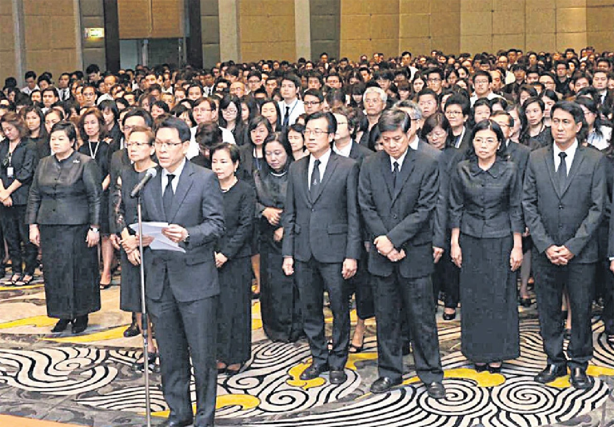 คนการเงินรวมใจถวายอาลัยในหลวง