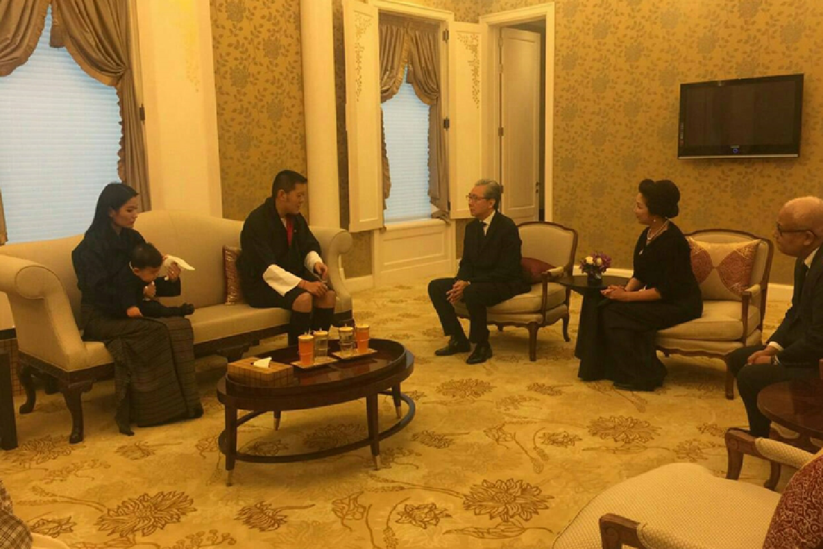 "กษัตริย์จิกมี"ถึงไทยร่วมถวายอาลัยพระเจ้าอยู่หัวในพระบรมโกศ