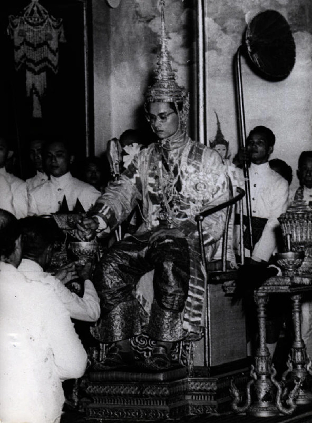 ทรงครองราชย์ด้วย ทศพิธราชธรรม