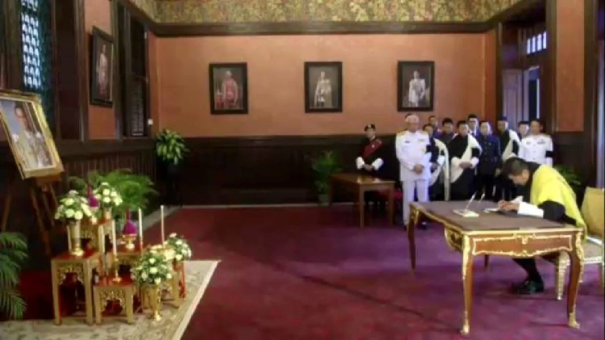 กษัตริย์จิกมี-พระราชินีแห่งภูฏานเสด็จฯถวายราชสักการะพระบรมศพ