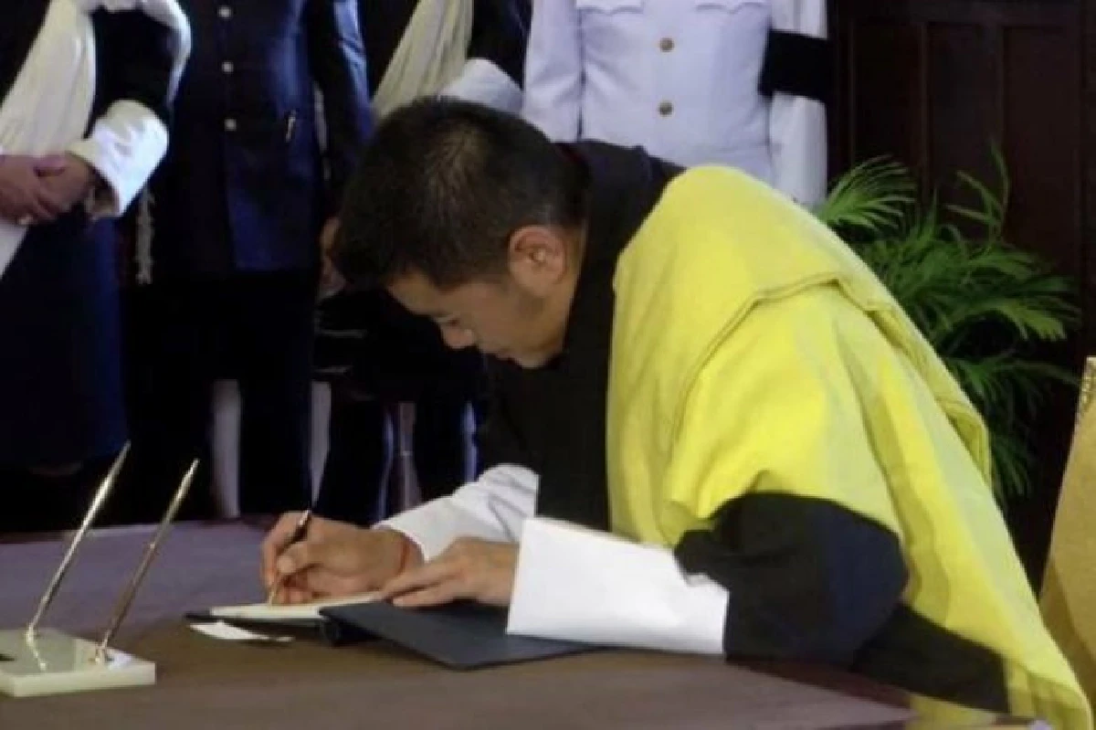 กษัตริย์จิกมี-พระราชินีแห่งภูฏานเสด็จฯถวายราชสักการะพระบรมศพ