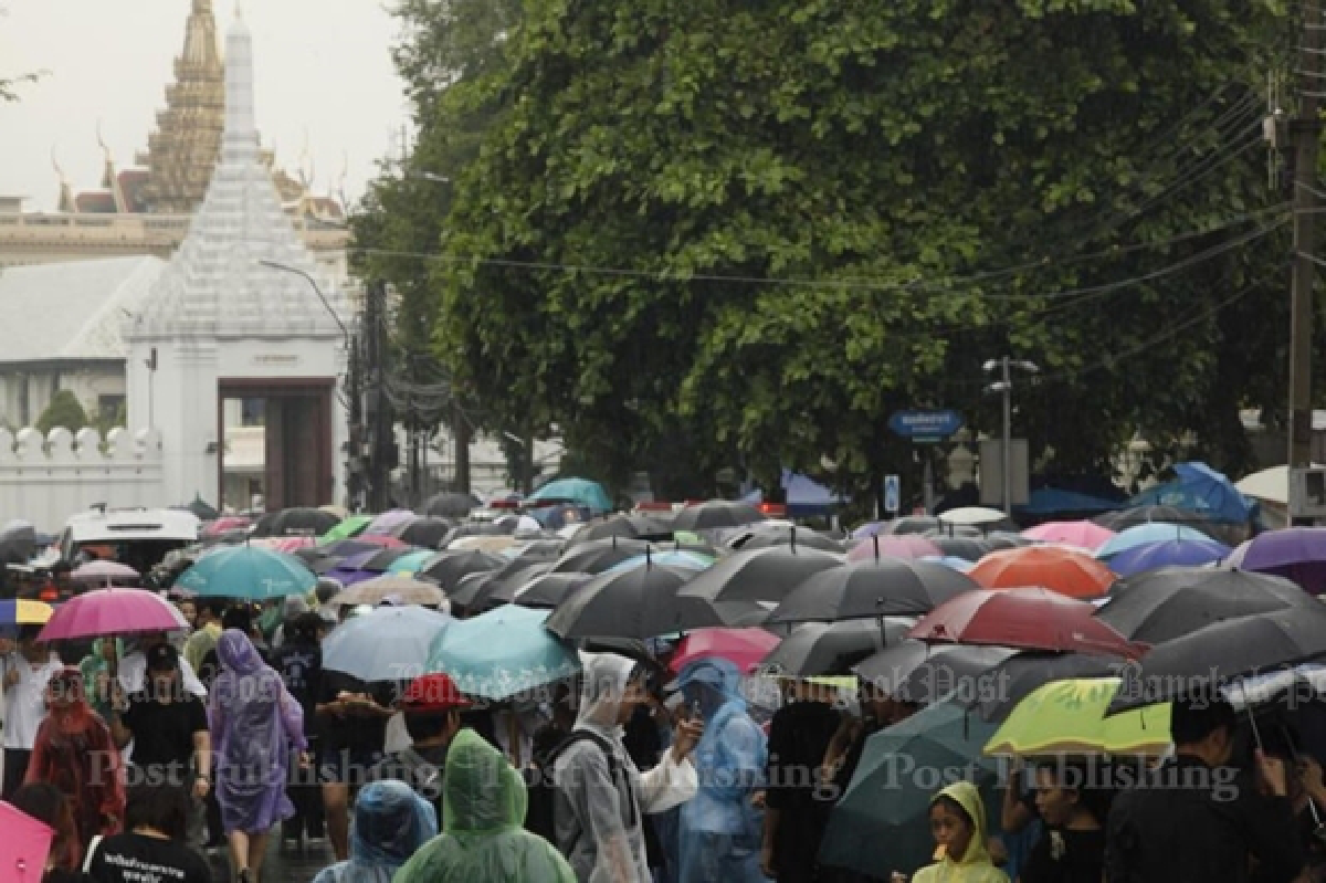 Dedication and the volunteer spirit overcome Sunday's rain