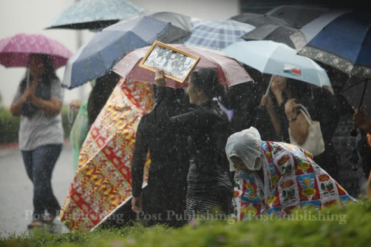 PM calls for understanding for people not dressed in black/white