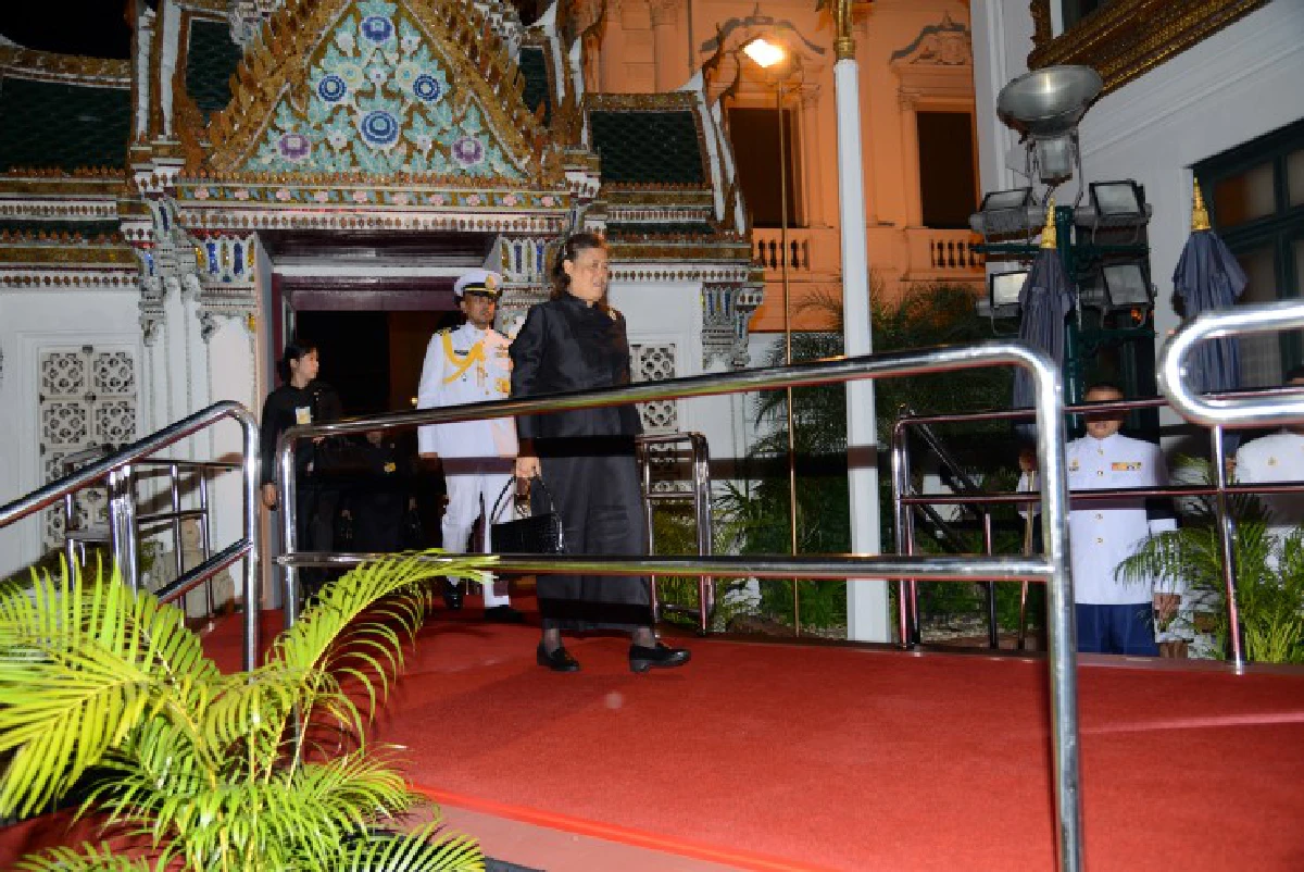 สมเด็จพระบรมฯเสด็จฯพระราชพิธีธรรมสวดพระอภิธรรมพระบรมศพ