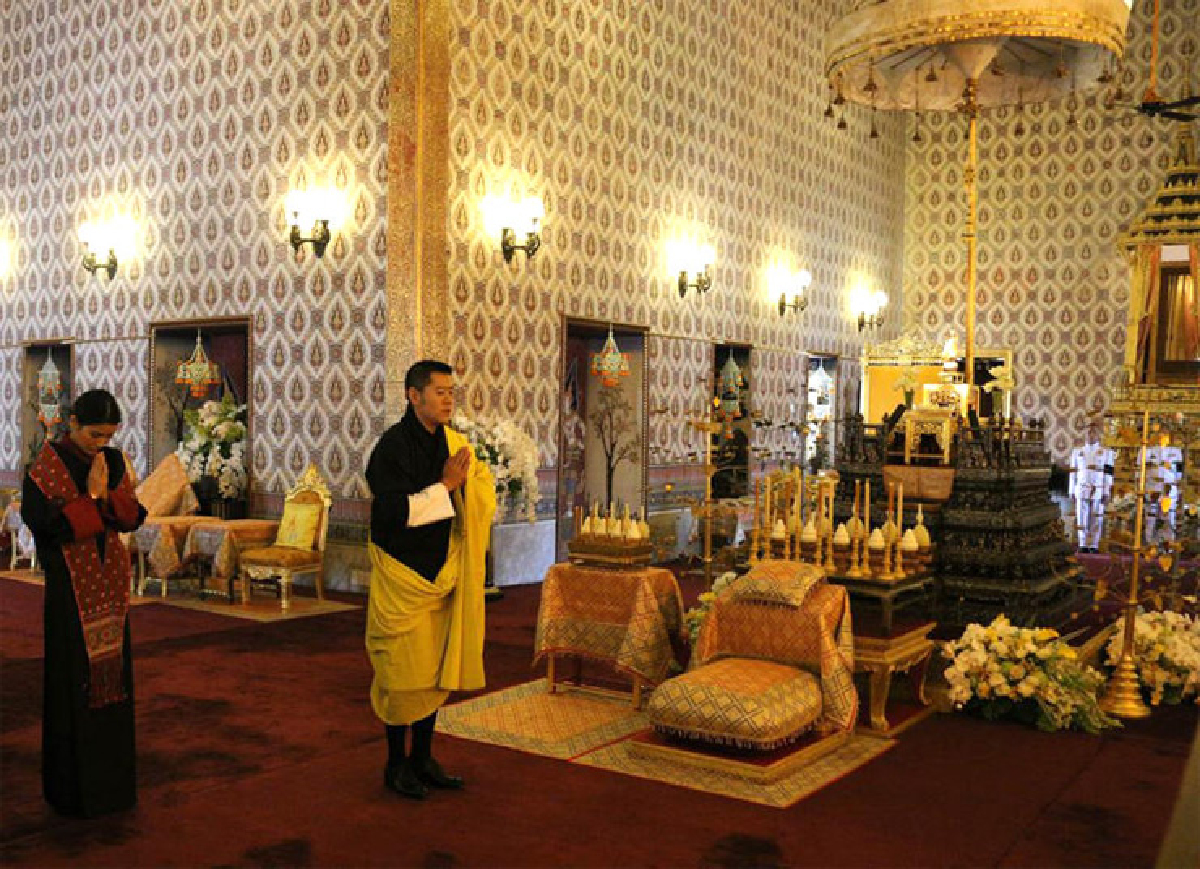 ในหลวงรัชกาลที่ 9 ธรรมราชาตลอดกาล ในหลวงรัชกาลที่ 9 ธรรมราชาตลอดกาล