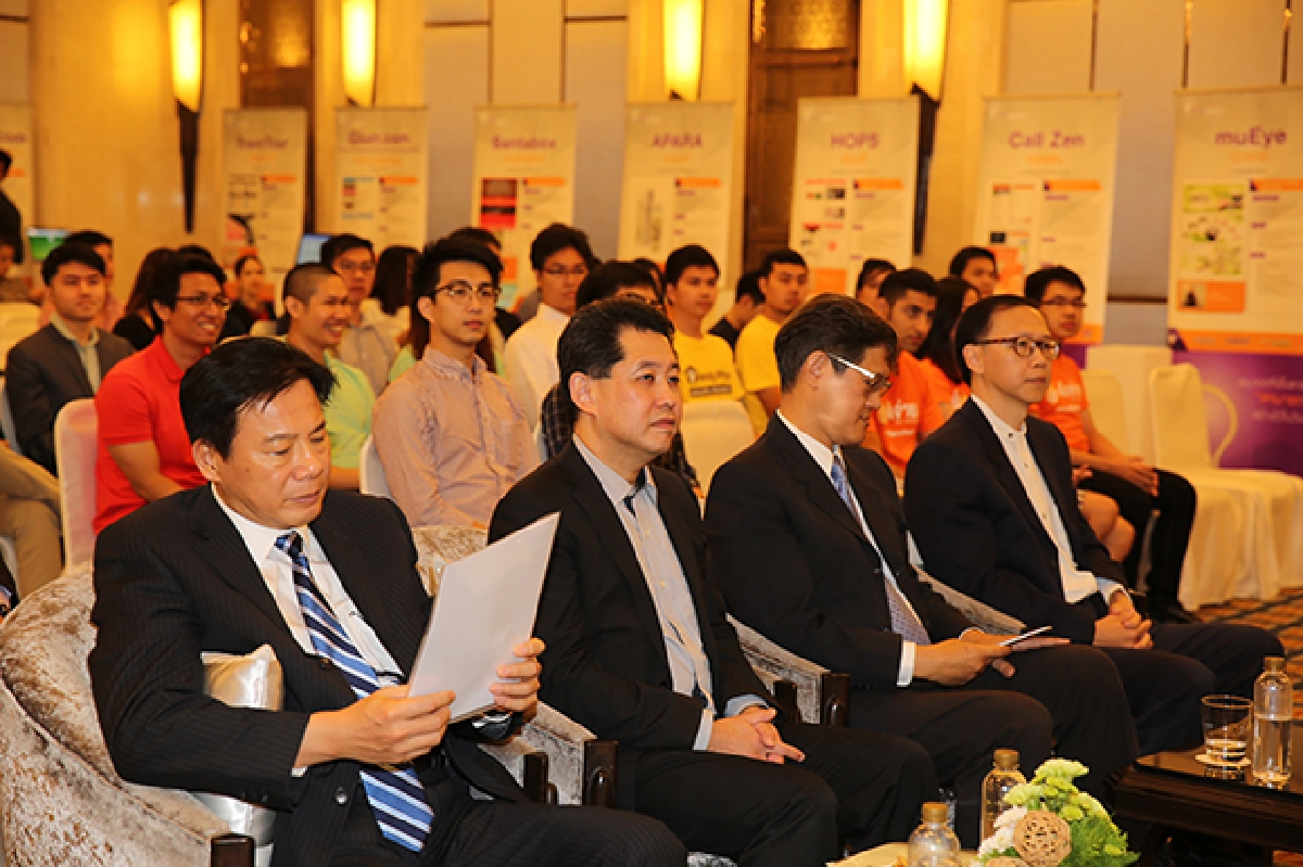 ทีม Jabjai For School โชว์ผลงานอันยอดเยี่ยม คว้ารางวัลชนะเลิศในโครงการ Young Technopreneur 2016