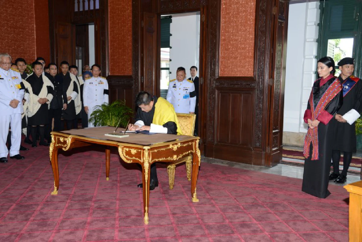 ประมวลภาพกษัตริย์จิกมีฯ-สมเด็จพระราชินีเจตซุนฯร่วมพระราชพิธีพระบรมศพ