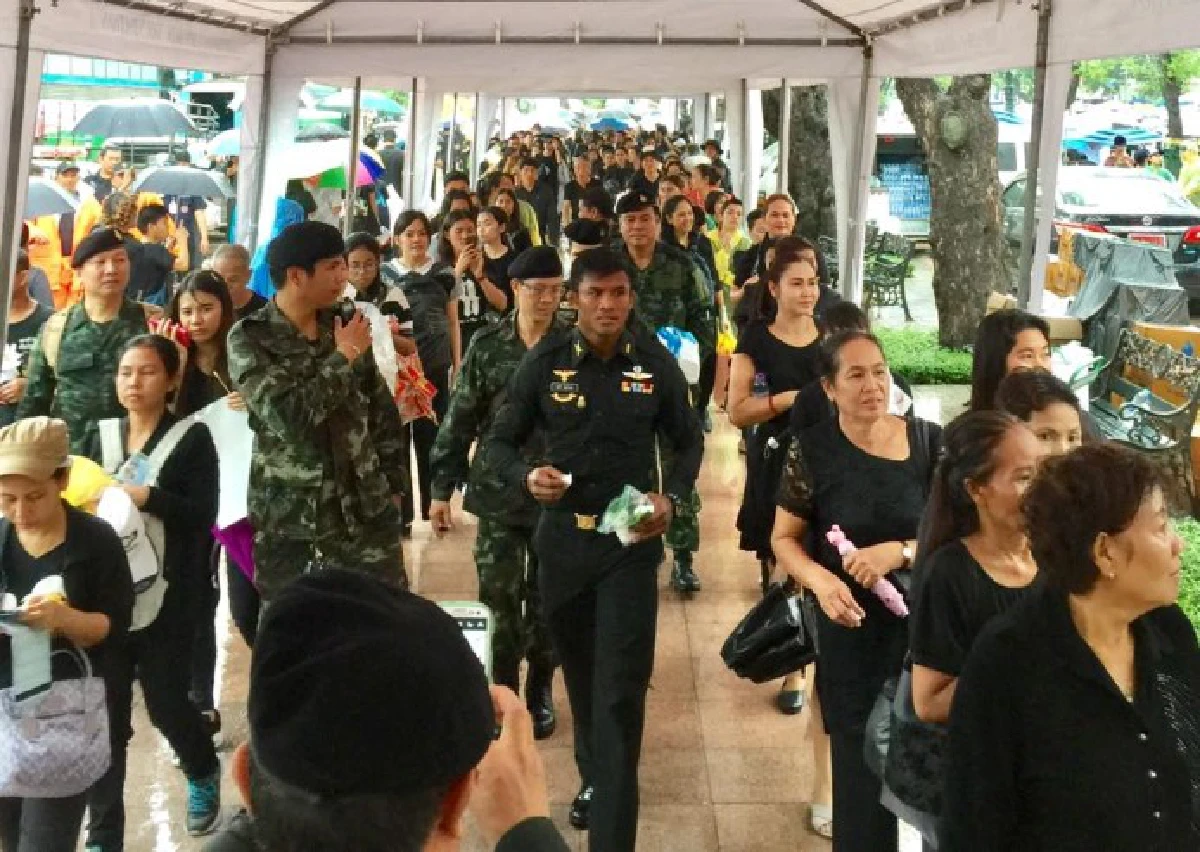 "บัวขาว" ช่วยอำนวยความสะดวกที่สนามหลวง