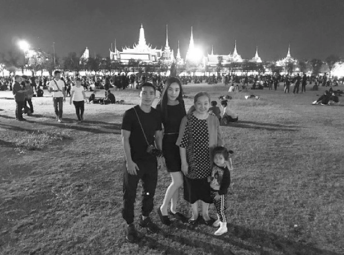 "แข้งช้างศึก" ทำดีเพื่อพ่อ เก็บขยะหน้าพระบรมหาราชวัง
