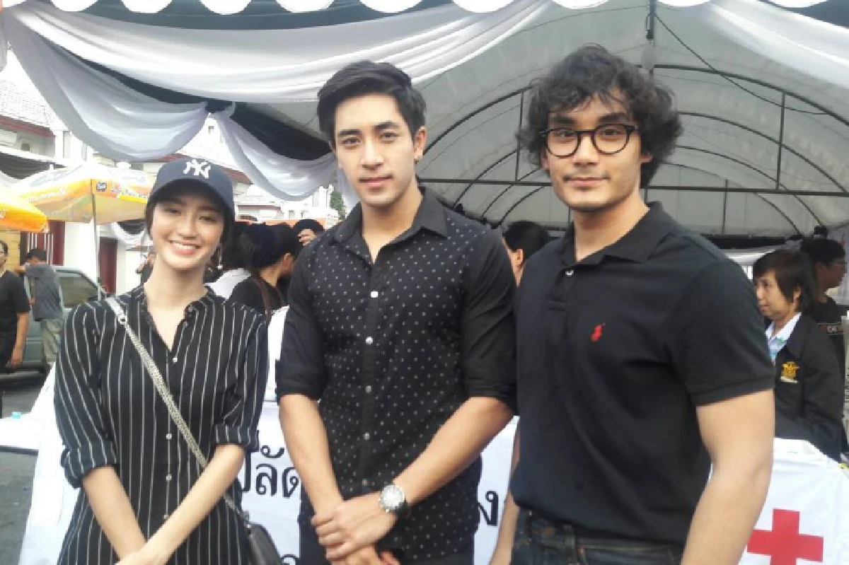 ศิลปิน-ดาราหลั่งไหลร่วมถวายสักการะพระบรมศพ