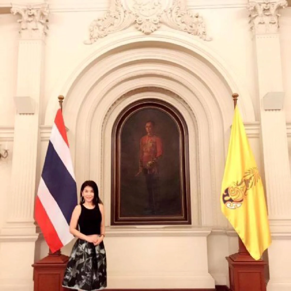 "เอาเวลาจับผิดคนอื่น มาเเบ่งปันดีกว่า" ภัทรียา อนันตสิริภัทร์ สาวใจงาม ทำริบบิ้นดำแจกชาวบ้าน