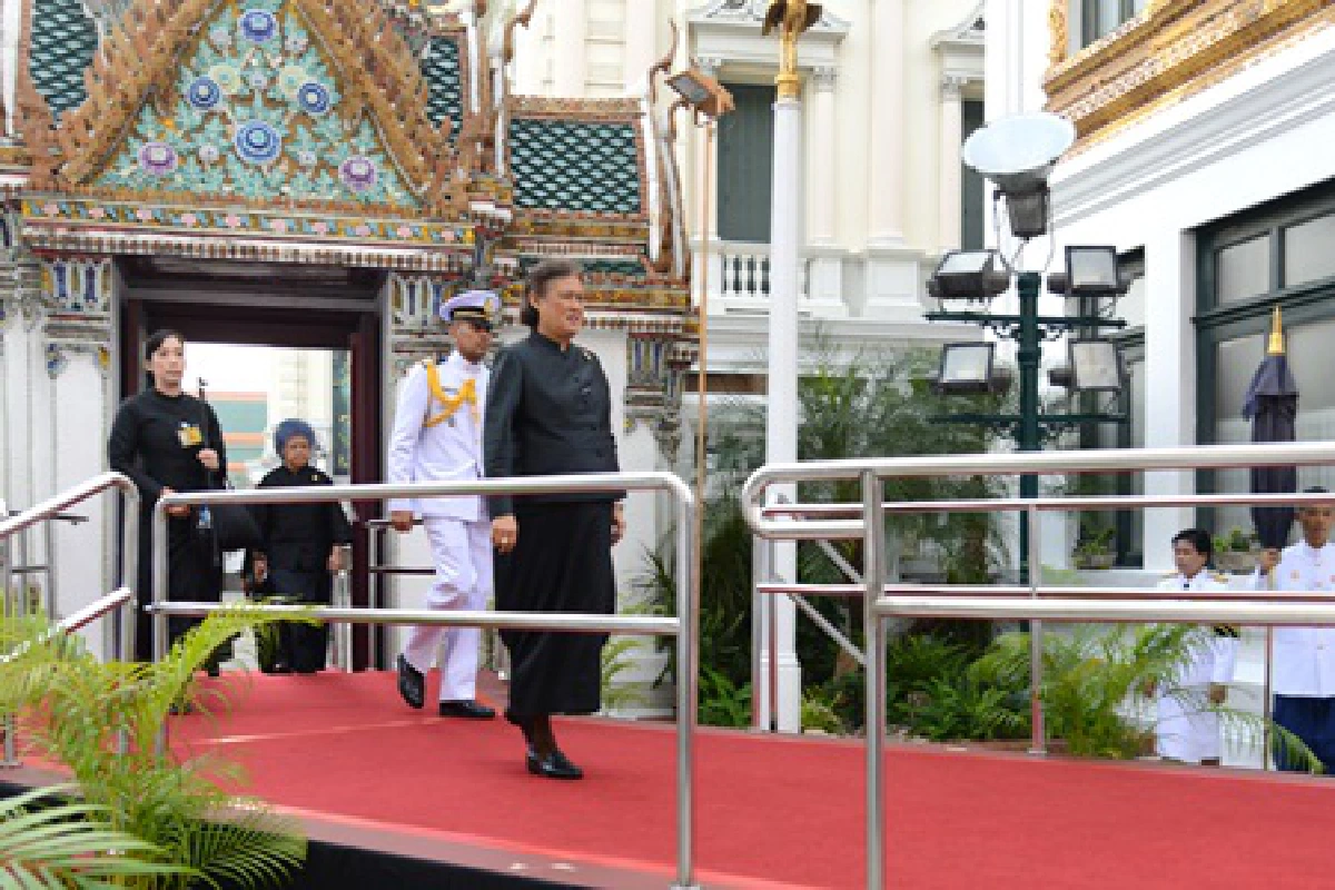 พระเทพฯเสด็จบำเพ็ญพระราชกุศลพระบรมศพ