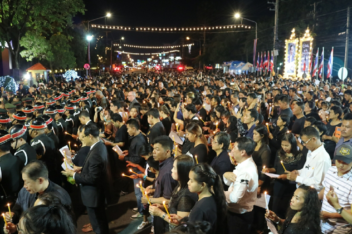 นักดนตรีแจ๊สอัญเชิญเพลงพระราชนิพนธ์เล่นหน้าวังไกลกังวล