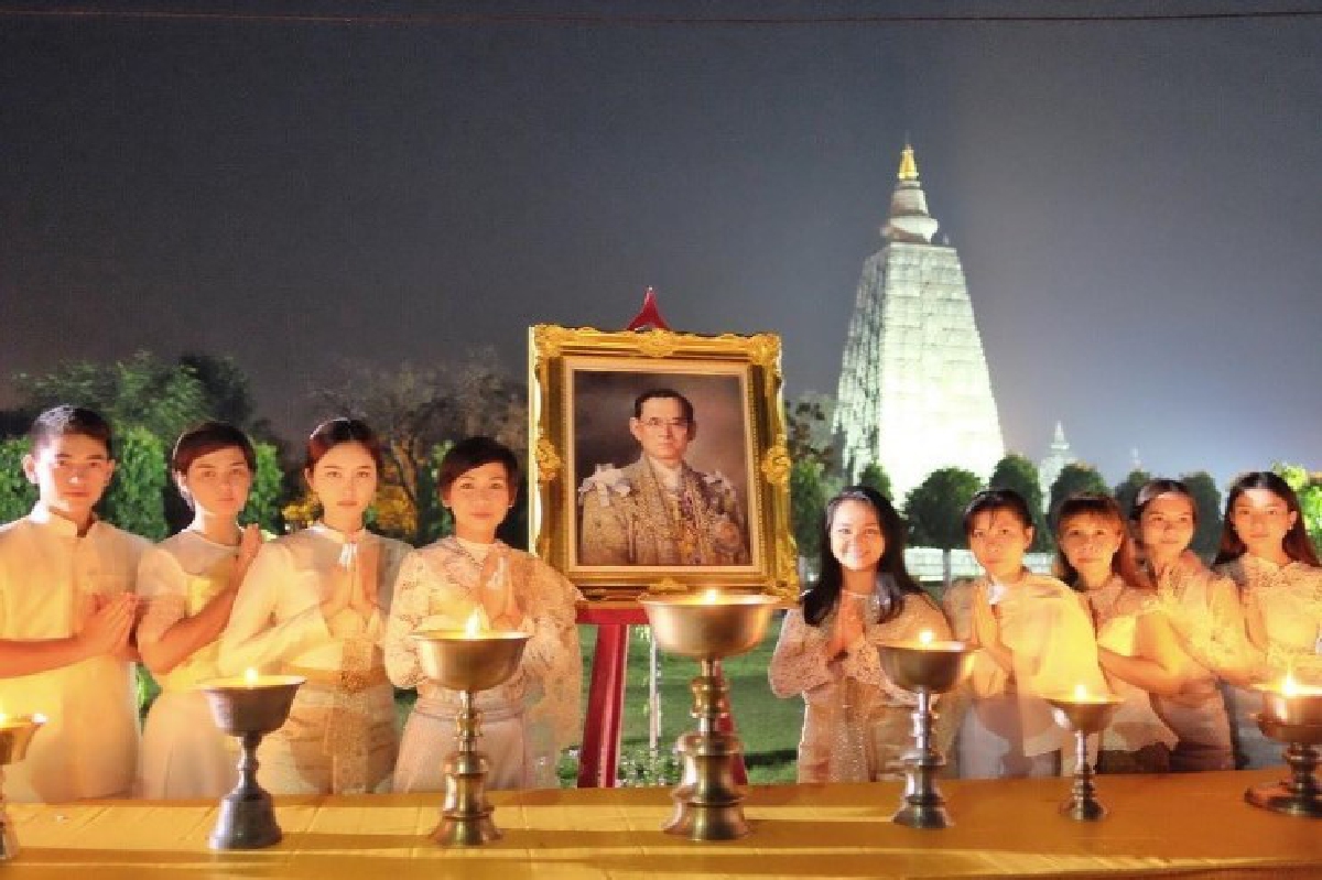 ปอย เผยเรื่องเศร้า หลังคณะไปปฏิบัติธรรมที่อินเดีย ถวายในหลวง ร.9 ปอย เผยเรื่องเศร้า หลังคณะไปปฏิบัติธรรมที่อินเดีย ถวายในหลวง ร.9