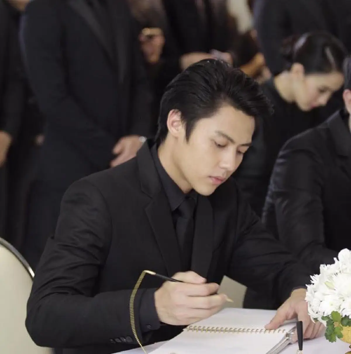 คณะผู้บริหาร-นักแสดงช่อง 3 ร่วมถวายความอาลัยในหลวงรัชกาลที่ 9