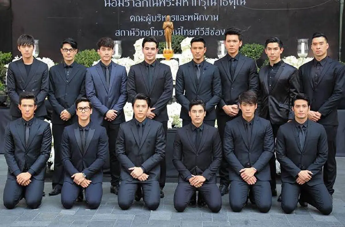 คณะผู้บริหาร-นักแสดงช่อง 3 ร่วมถวายความอาลัยในหลวงรัชกาลที่ 9