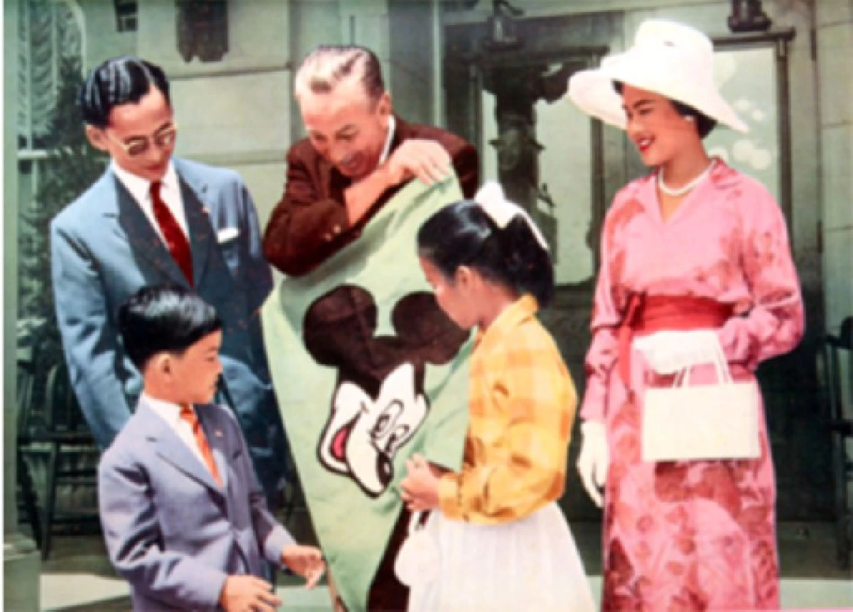 เมื่อในหลวงทรงปรบพระหัตถ์ เปลี่ยนใจผู้ต่อต้านให้ยอมรับ