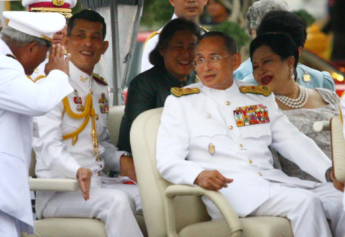 "รอยยิ้มของพ่อ" ตราตรึงในหัวใจปวงประชาชั่วกาลนาน