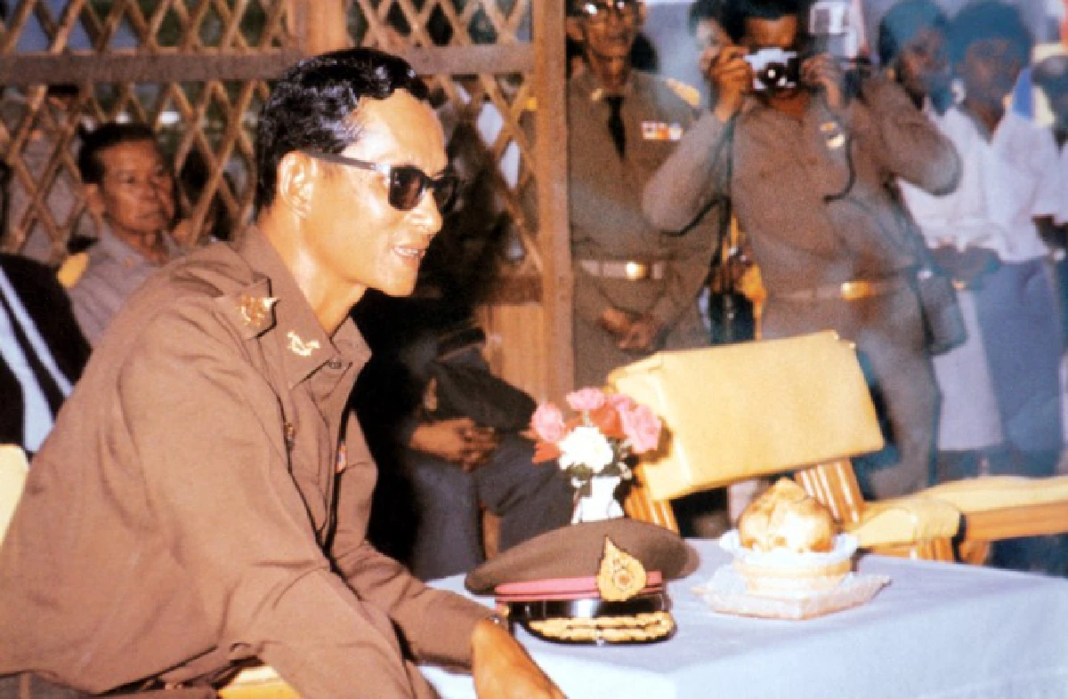"รอยยิ้มของพ่อ" ตราตรึงในหัวใจปวงประชาชั่วกาลนาน