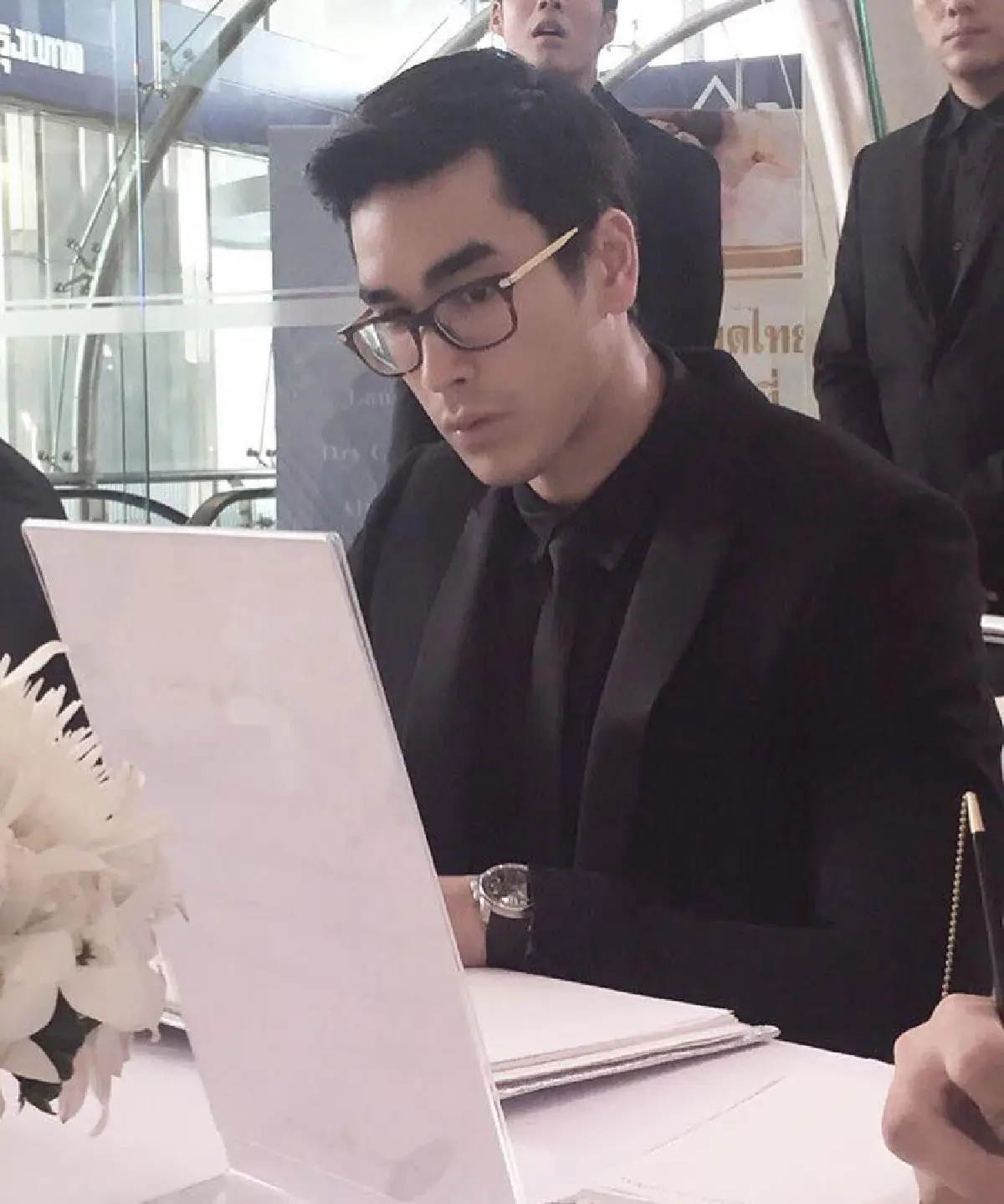 คณะผู้บริหาร-นักแสดงช่อง 3 ร่วมถวายความอาลัยในหลวงรัชกาลที่ 9