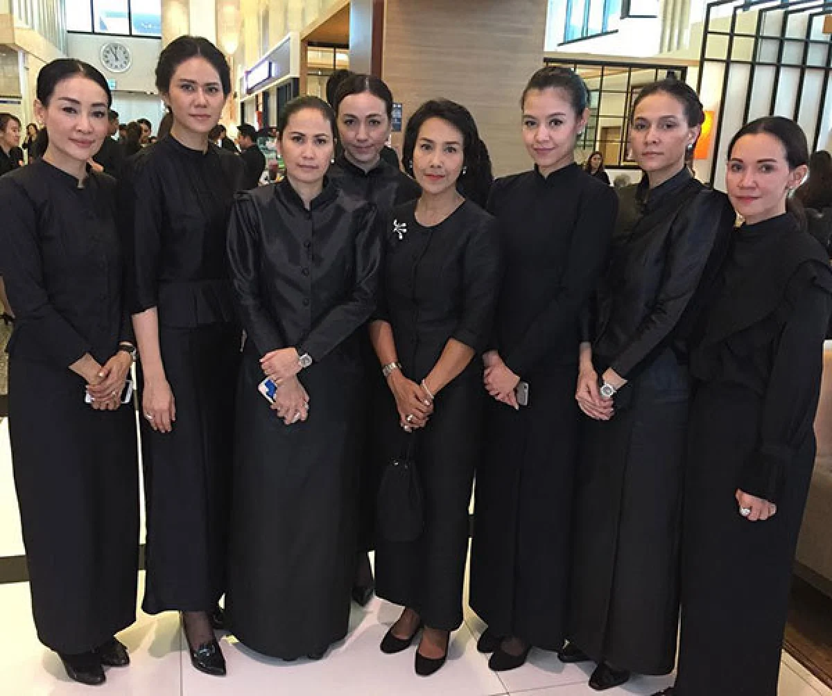 คณะผู้บริหาร-นักแสดงช่อง 3 ร่วมถวายความอาลัยในหลวงรัชกาลที่ 9