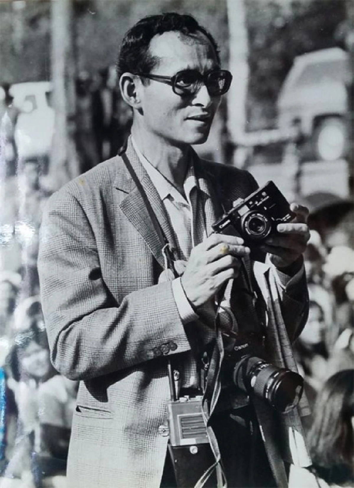 คนหลังกล้อง ผู้บันทึกก้าวพระบาท