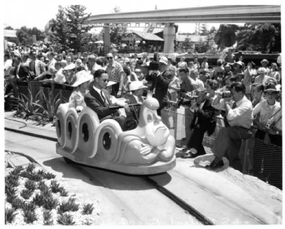 เมื่อในหลวงทรงปรบพระหัตถ์ เปลี่ยนใจผู้ต่อต้านให้ยอมรับ