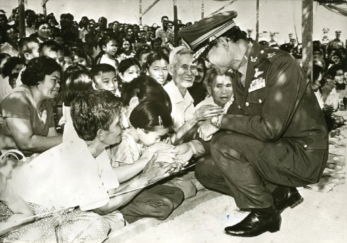 "รอยยิ้มของพ่อ" ตราตรึงในหัวใจปวงประชาชั่วกาลนาน