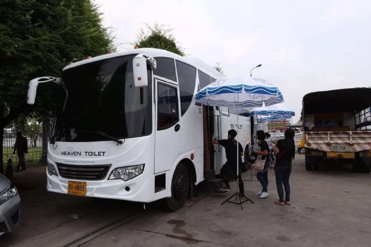 น้ำใจหลั่งไหล! นุ่น-ต๊อด จัดรถสุขาเคลื่อนที่บริการประชาชน