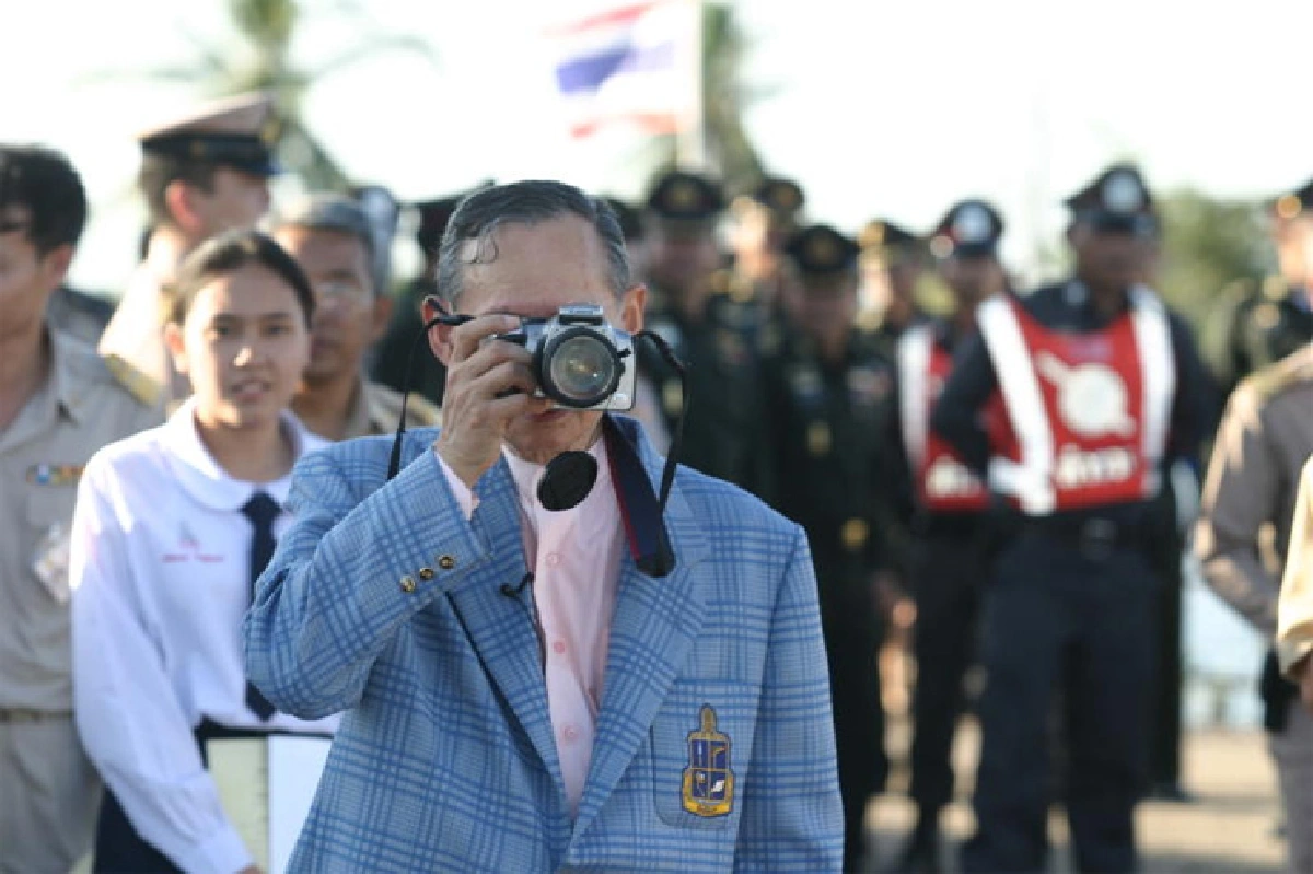 คนหลังกล้อง ผู้บันทึกก้าวพระบาท