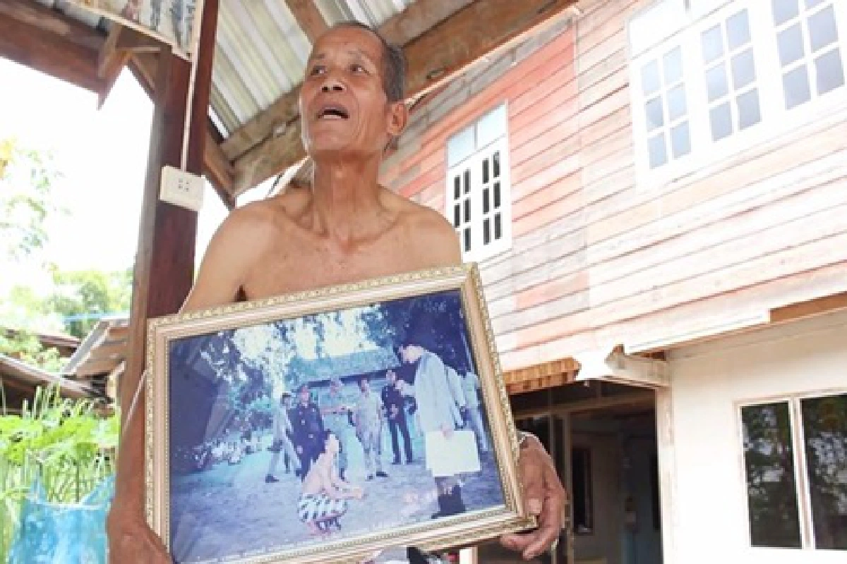 นุ่งผ้าขาวม้าเฝ้าฯ รับเสด็จ เรื่องเล่าชาวบ้าน ร.9 ประพาสต้น
