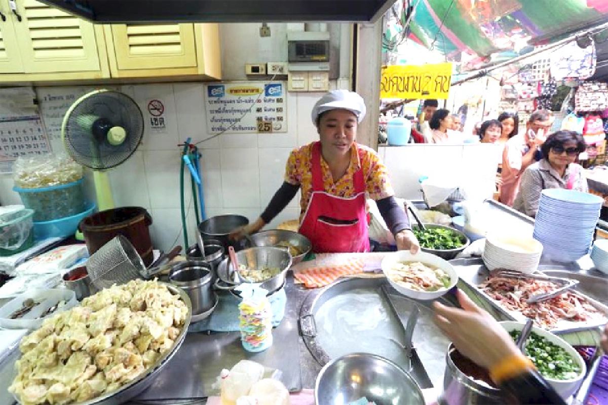 สายไหมวังหลัง บะหมี่เกี๊ยวกุ้งแสนอร่อย