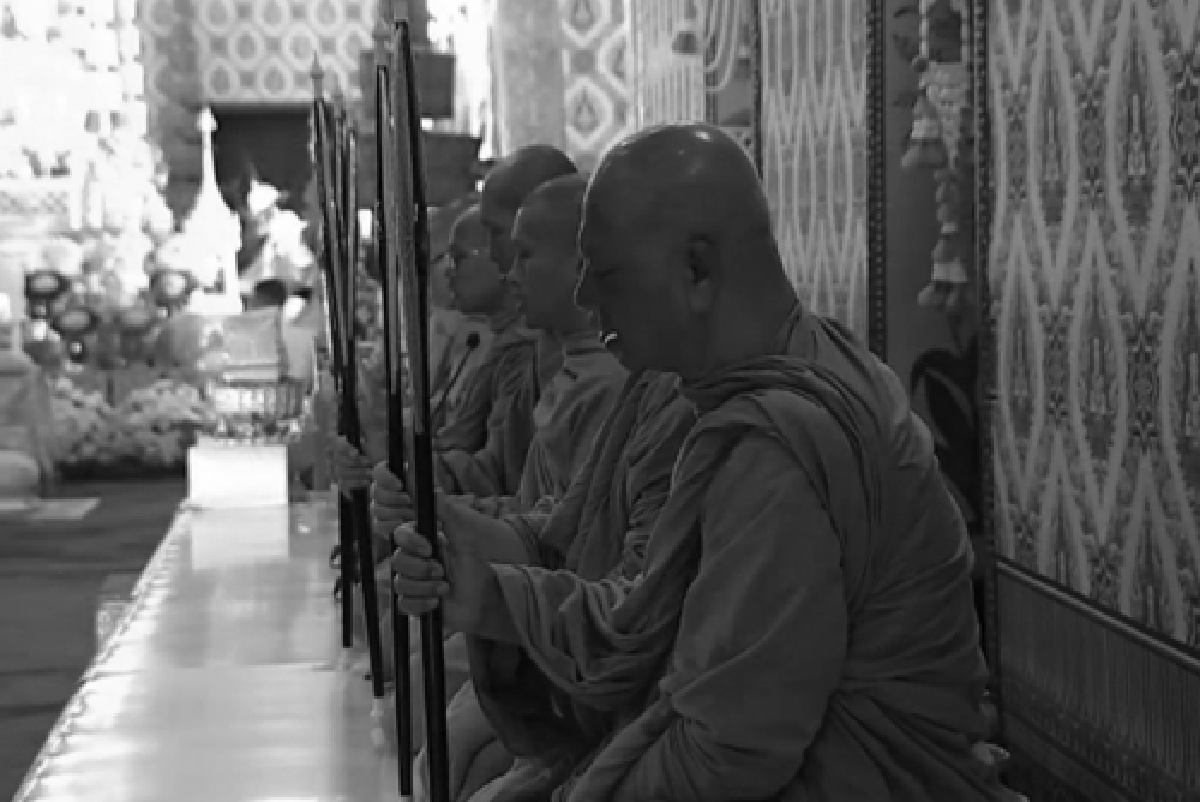 พระบรมฯทรงบำเพ็ญพระราชกุศลสวดพระอภิธรรมพระบรมศพ