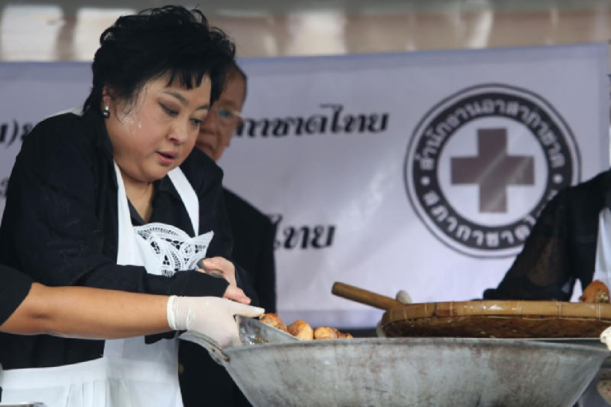 พระองค์โสมฯรับสั่งเพิ่มไก่ทอด-ข้าวเหนียวรอประชาชน22ต.ค.