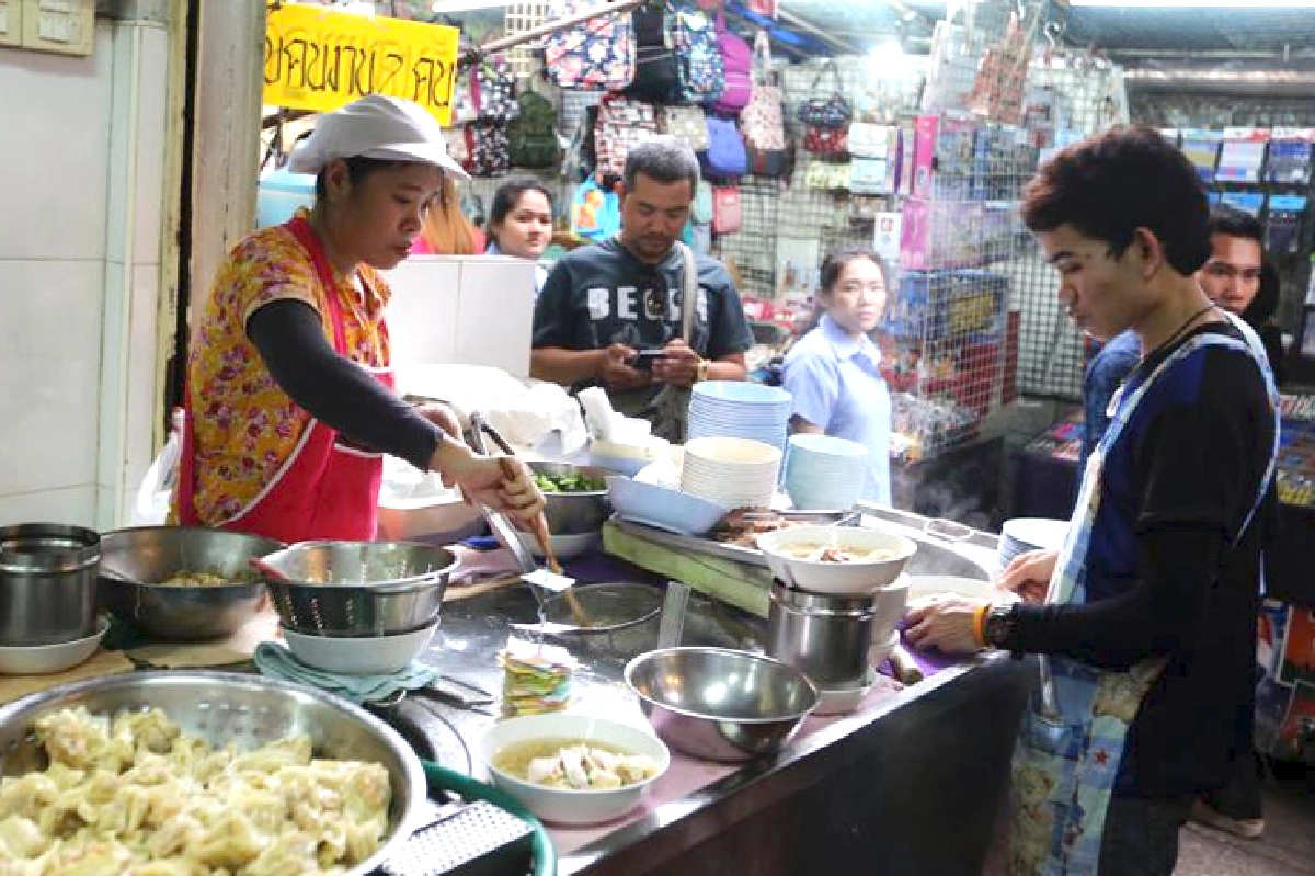 สายไหมวังหลัง บะหมี่เกี๊ยวกุ้งแสนอร่อย