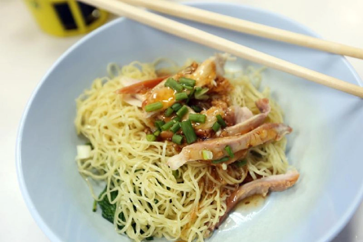 สายไหมวังหลัง บะหมี่เกี๊ยวกุ้งแสนอร่อย