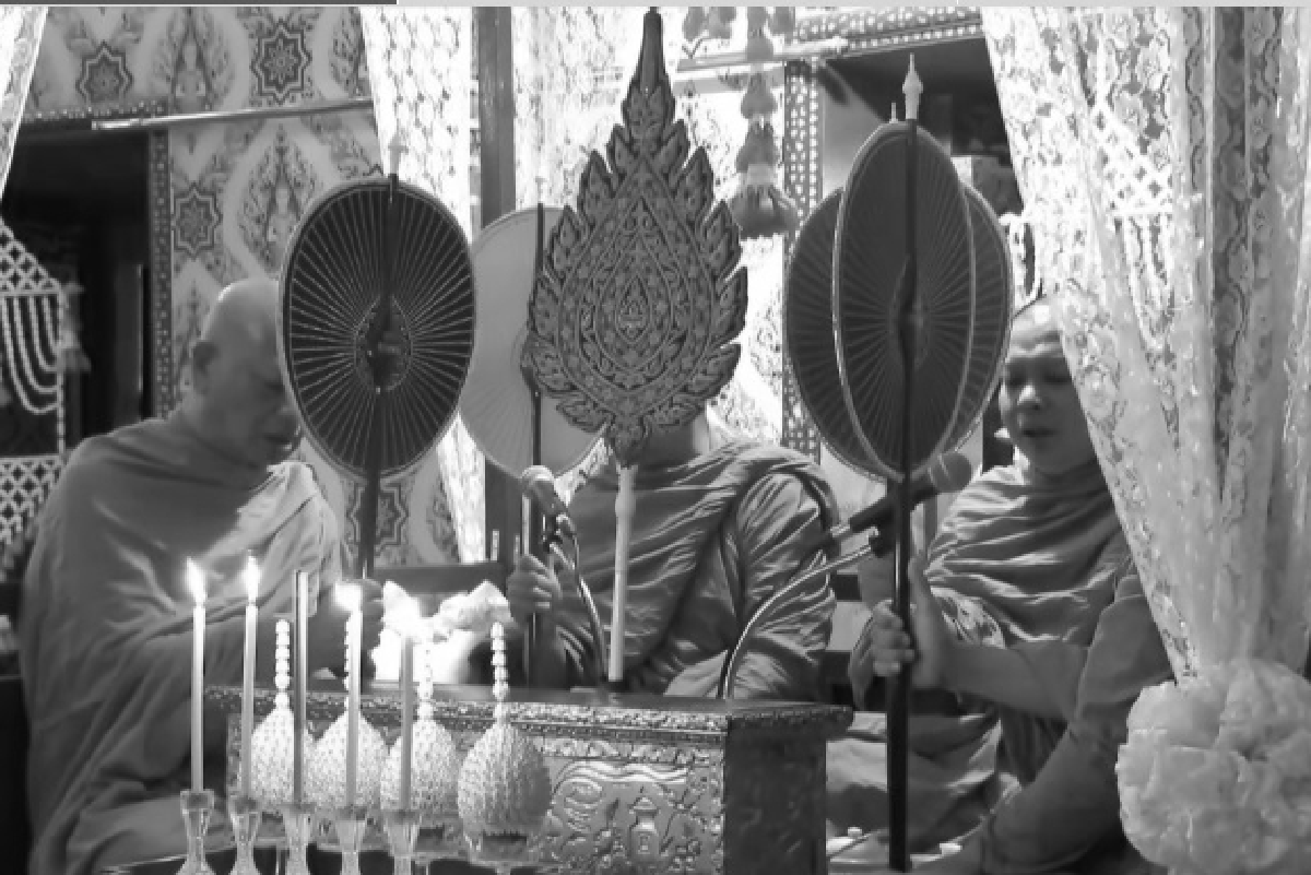 พระบรมฯทรงบำเพ็ญพระราชกุศลสวดพระอภิธรรมพระบรมศพ