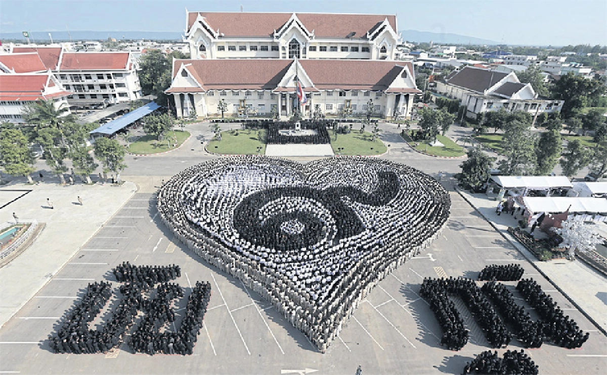 ประชาทั่วไทยร่วมอาลัยพ่อหลวง