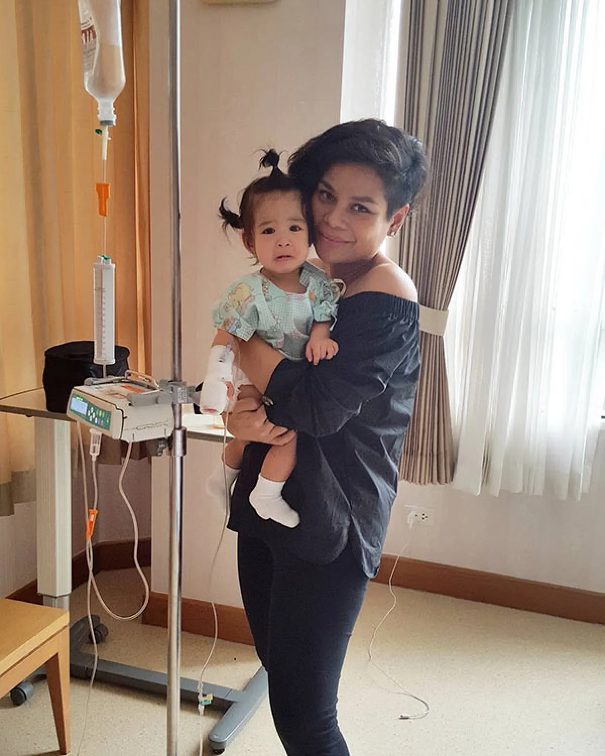 หมอโอ๊ค เก็บเลือดให้ลูกสาว น้องอลิน เตรียมทำบอลลูนหัวใจ