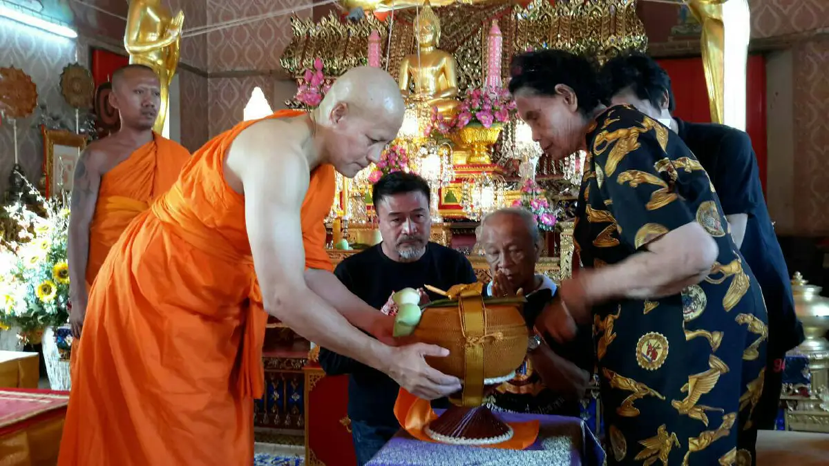บิณฑ์ บรรลือฤทธิ์ บวชถวายเป็นพระราชกุศลฯแด่พ่อหลวง