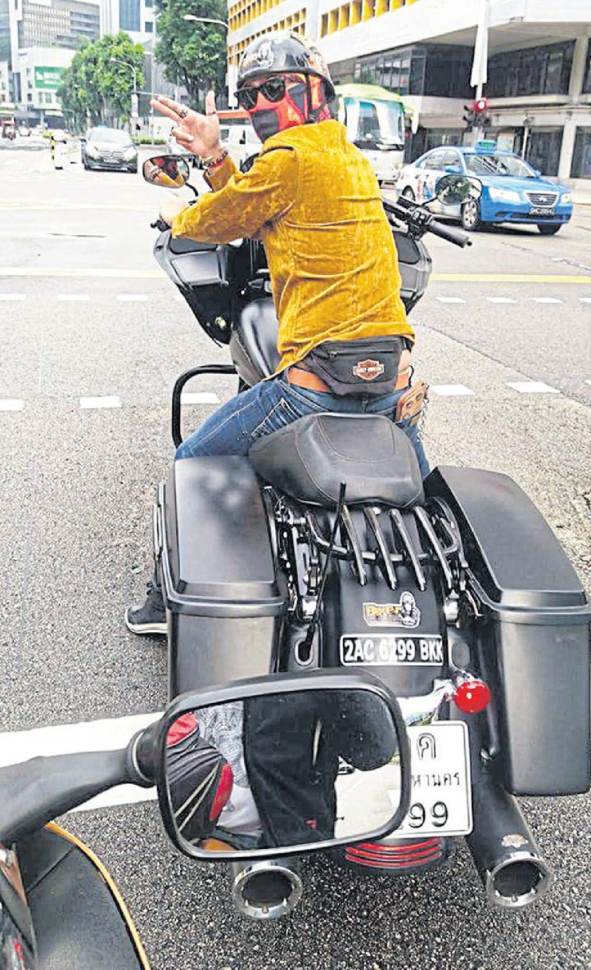 ดิษย์ดนัย ชนารัศมิ์นภปภา  Biker on the Way