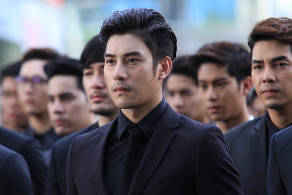 น้ำตาแห่งความภักดี! เหล่าดาราร่ำไห้ขณะร้องเพลงสรรเสริญพระบารมี