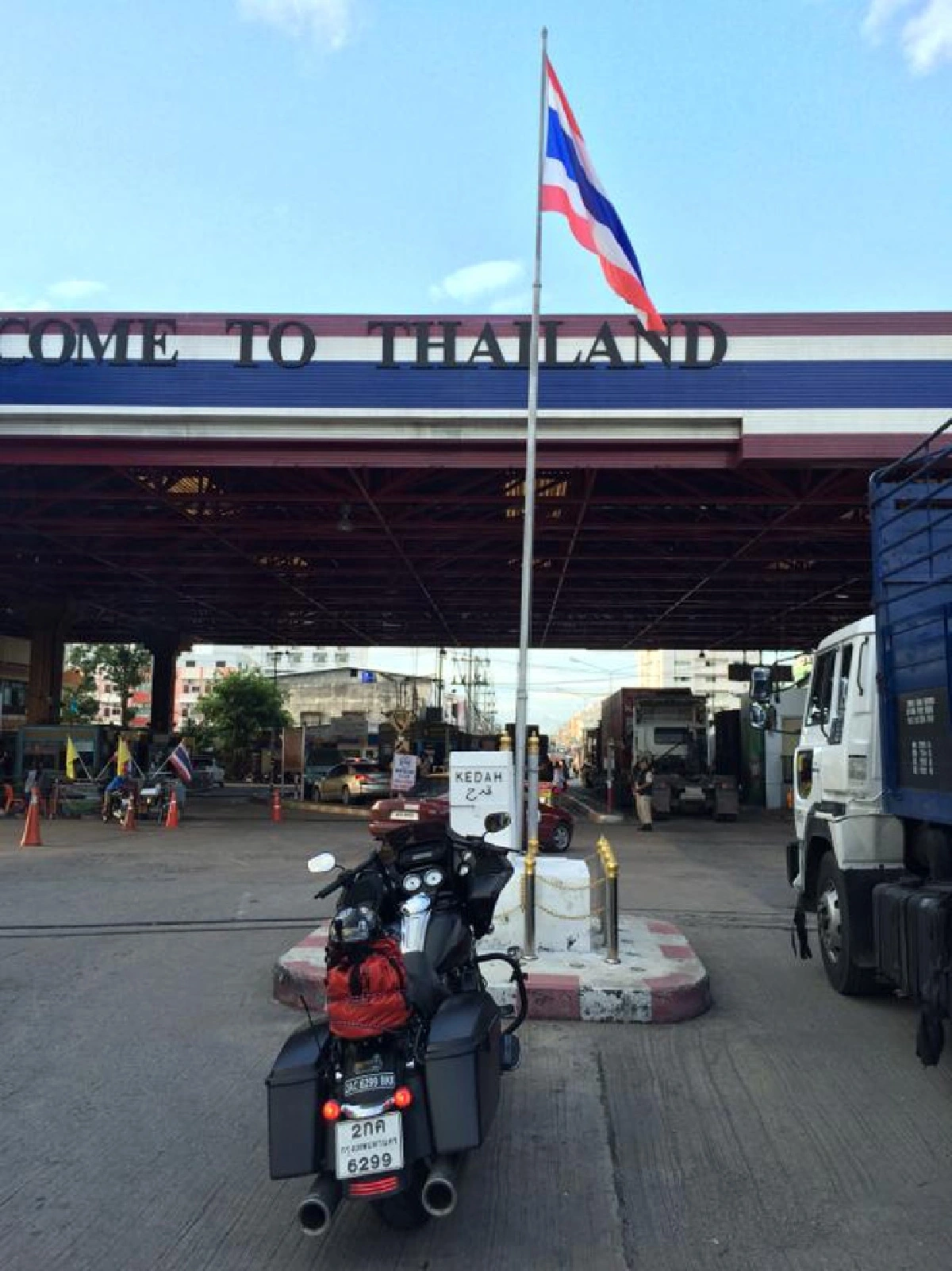 ดิษย์ดนัย ชนารัศมิ์นภปภา  Biker on the Way