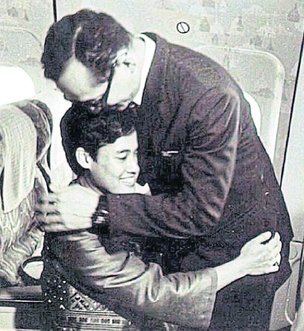 กฤชวรุณ โรหิตเสถียร (หนึ่งใน) คนไทยรักในหลวง