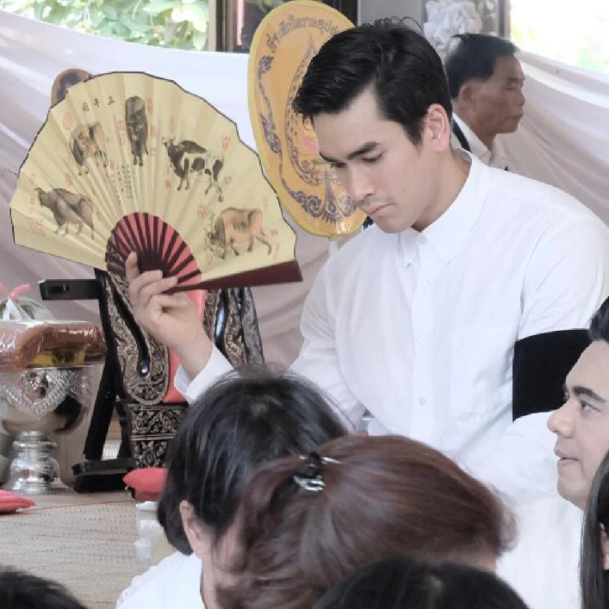 ณเดชน์-ญาญ่า ร่วมงานกฐินสามัคคี น้อมถวายกุศลแด่ในหลวง ร.9