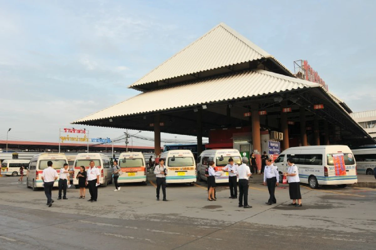 จัดระเบียบรถตู้โดยสารใช้3สถานีขนส่งวันแรกฉลุย ผู้ประกอบการให้ความร่วมมือ
