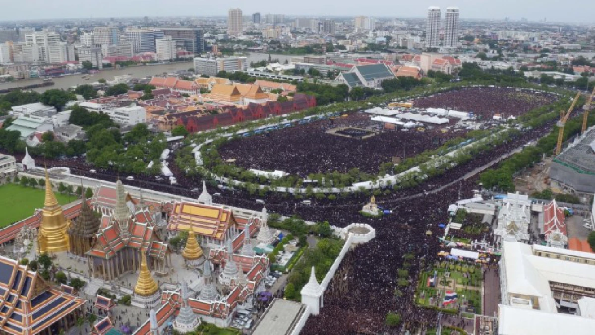 รวมภาพมุมสูง พสกนิกรหลายแสนร่วมร้องเพลงสรรเสริญพระบารมี