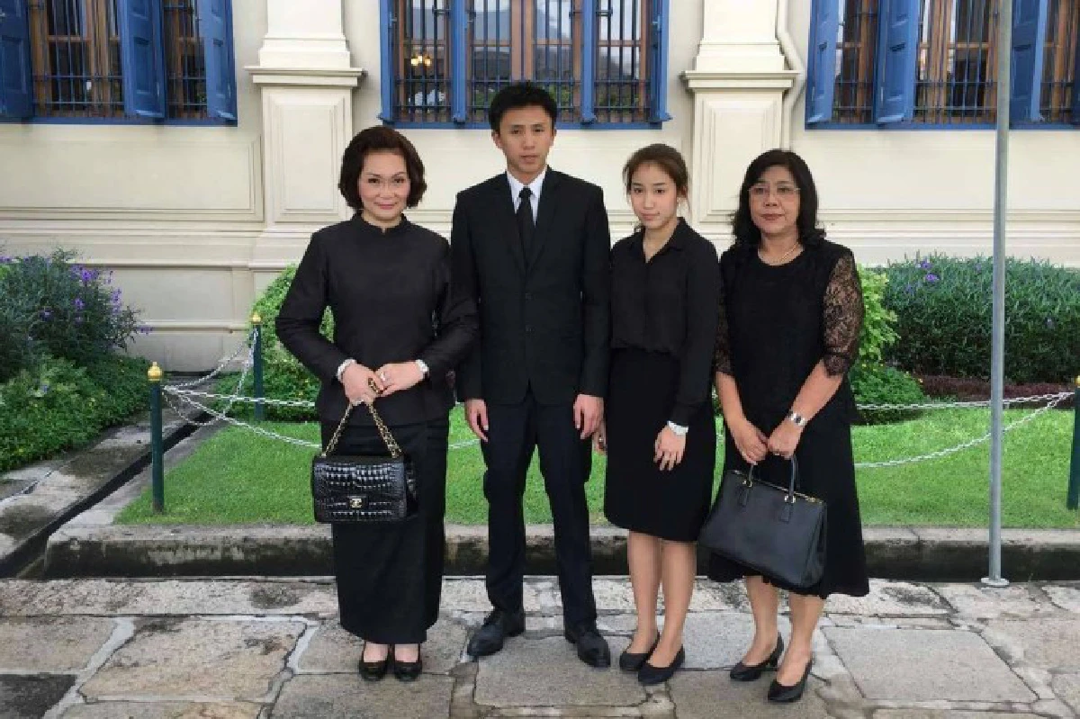 "ถ้วยรางวัลไม่สำคัญเท่าพระบรมฉายาลักษณ์"จากใจ สอง ทนงศักดิ์